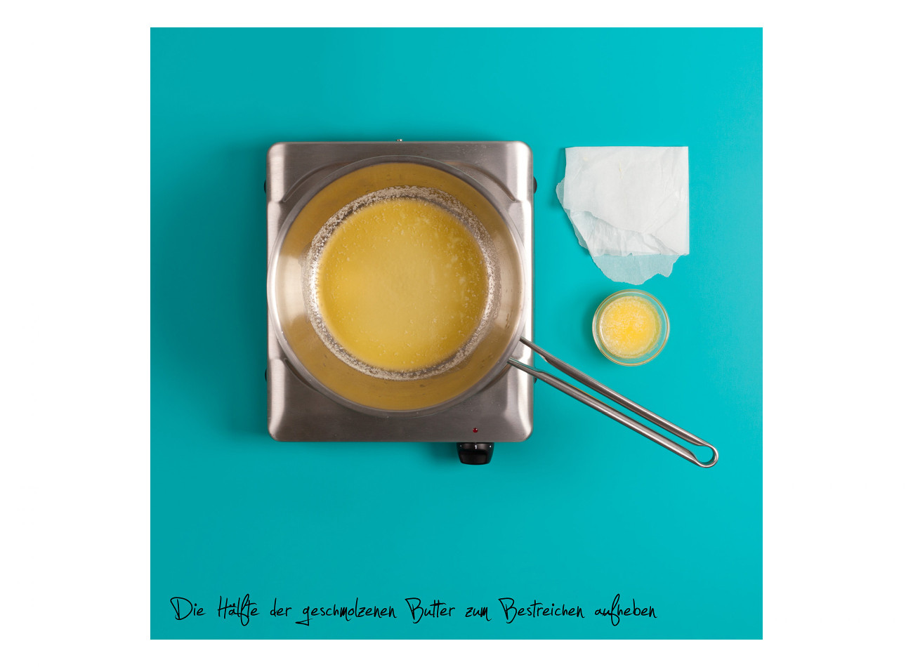 Apfelstrudel Zubereitung: Halbe Butter zum Bestreichen aufheben