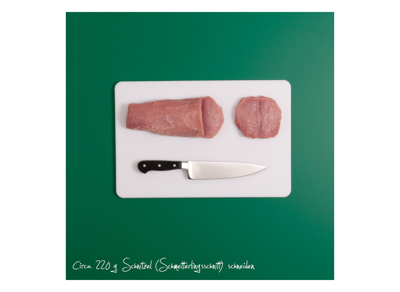 Figlmüller Schnitzel Zubereitung: Mit dem Schmetterlingsschnitt Schnitzel schneiden