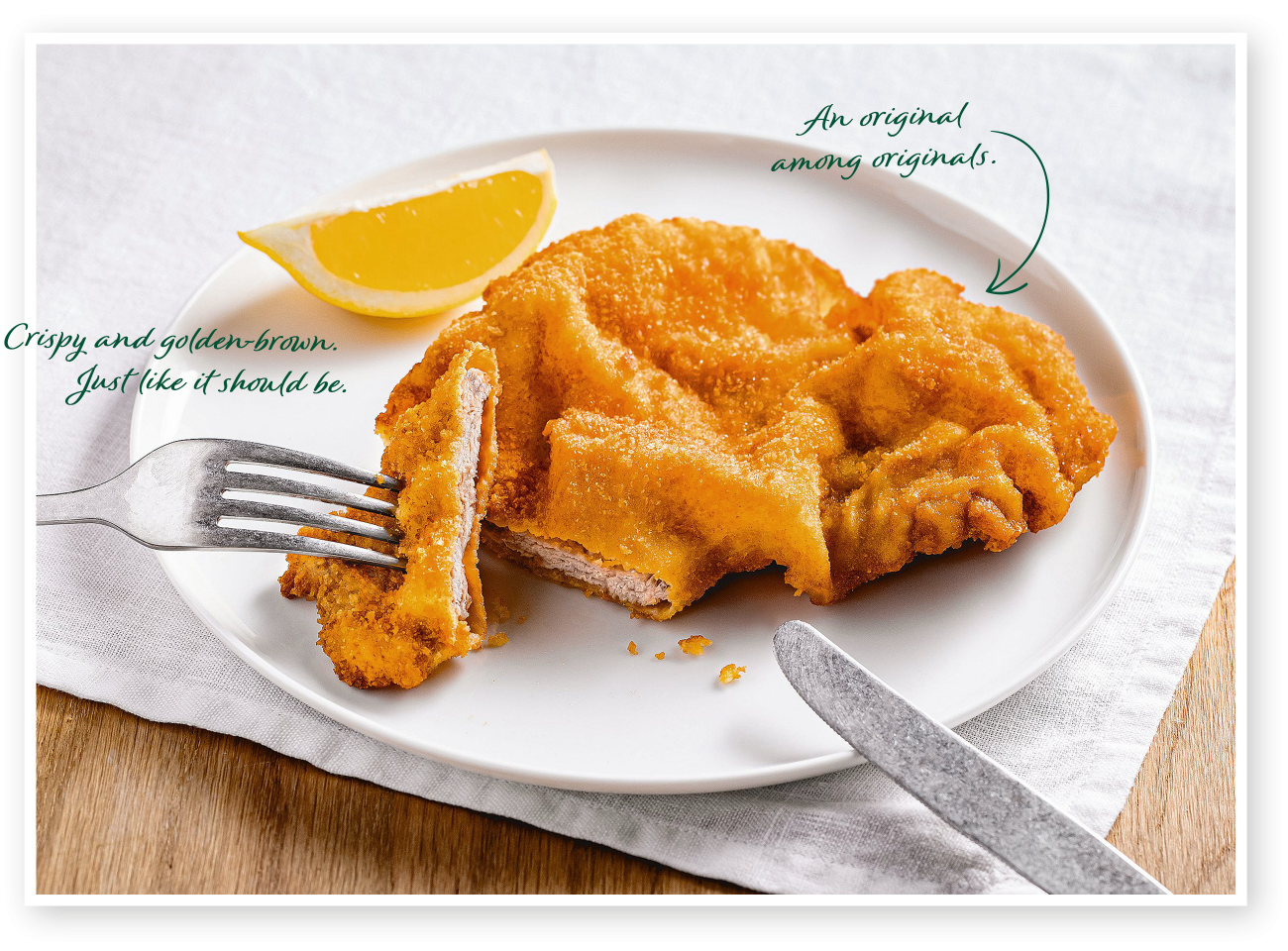 Das originale Figlmüller Wiener Schnitzel - serviert mit Zitrone.